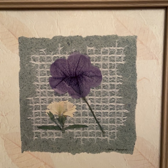 Flower print great addition to any room - Picture 2 of 3